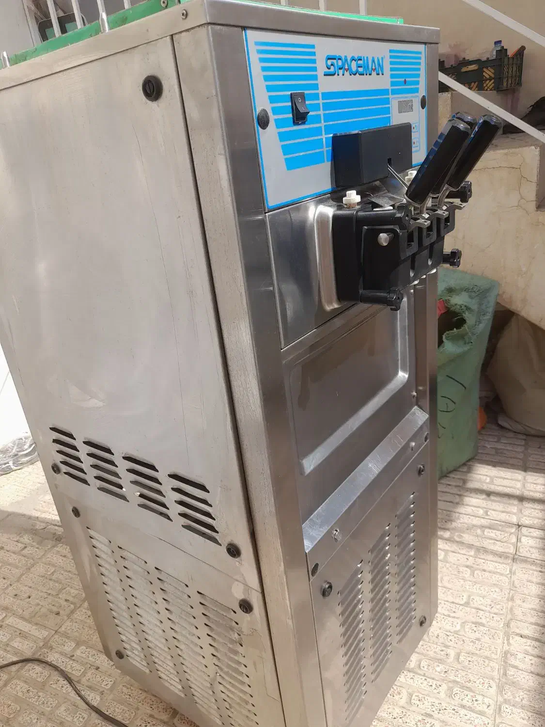 دستگاه بستنیی قیفی تکفاز صفر 2023|کافیشاپ و رستوران|ارومیه, |دیوار