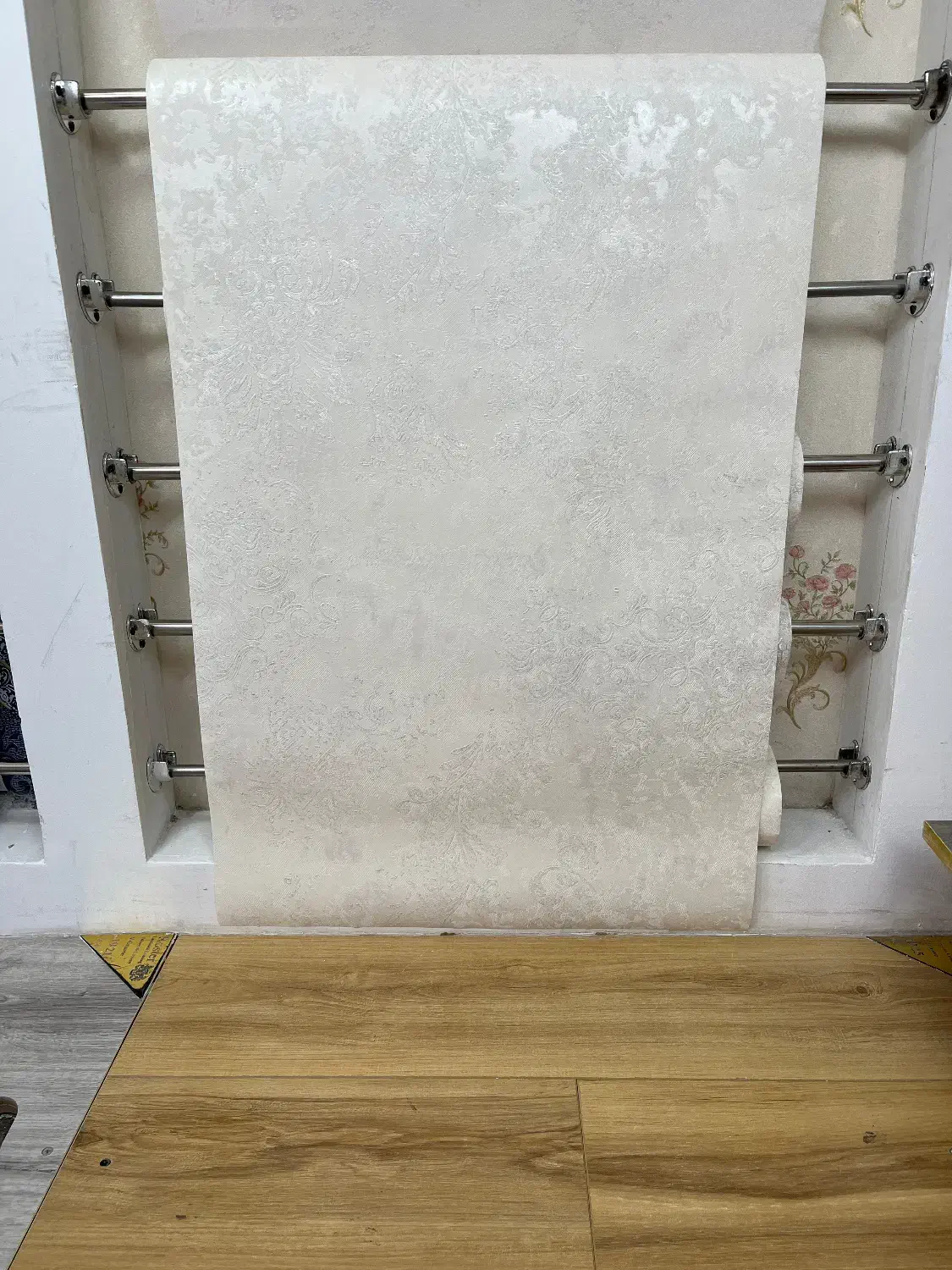 کاغذ دیواری و پارکت مستقیم و بدون واسطه از انبار|خدمات پیشه و مهارت|تبریز, |دیوار