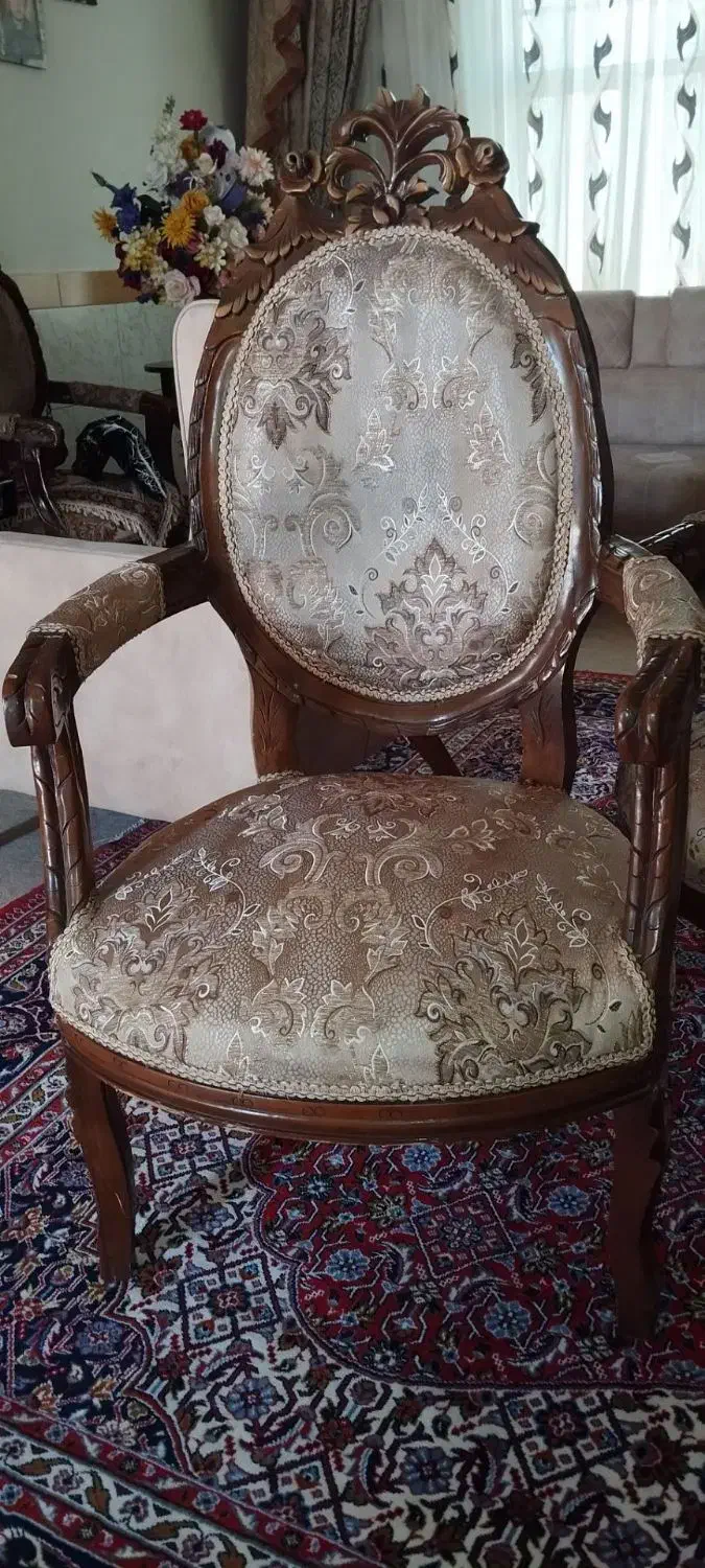 مبل سلطنتی|مبلمان خانگی و میز عسلی|میانه, |دیوار