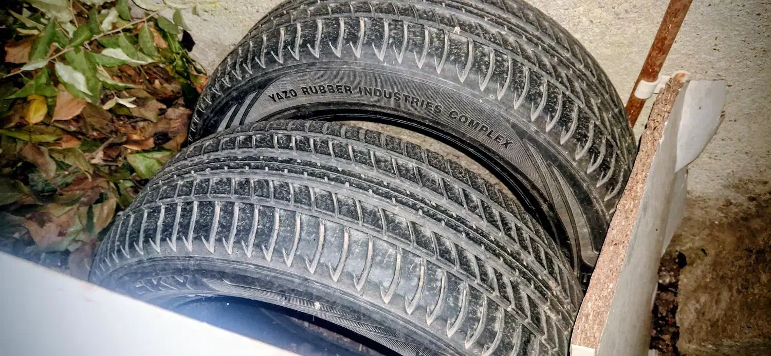 یک جفت لاستیک یزد، ۱ عدد لاستیک خارجی|قطعات یدکی و لوازم جانبی|رشت, منظریه|دیوار