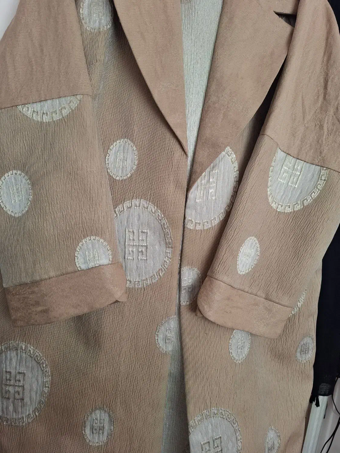 کت کرم طرح دار سایز50 و52تمیز|لباس|پیشوا, |دیوار