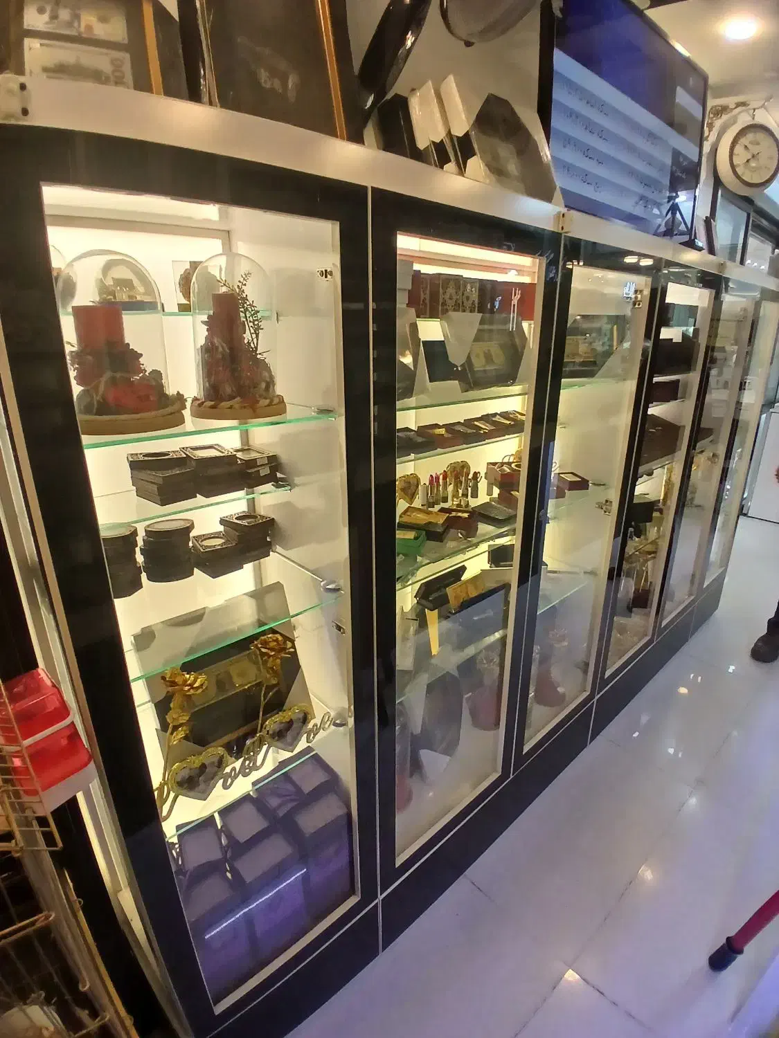ویترین سه تیکه نو کشو دار|فروشگاه و مغازه|قم, ارم|دیوار