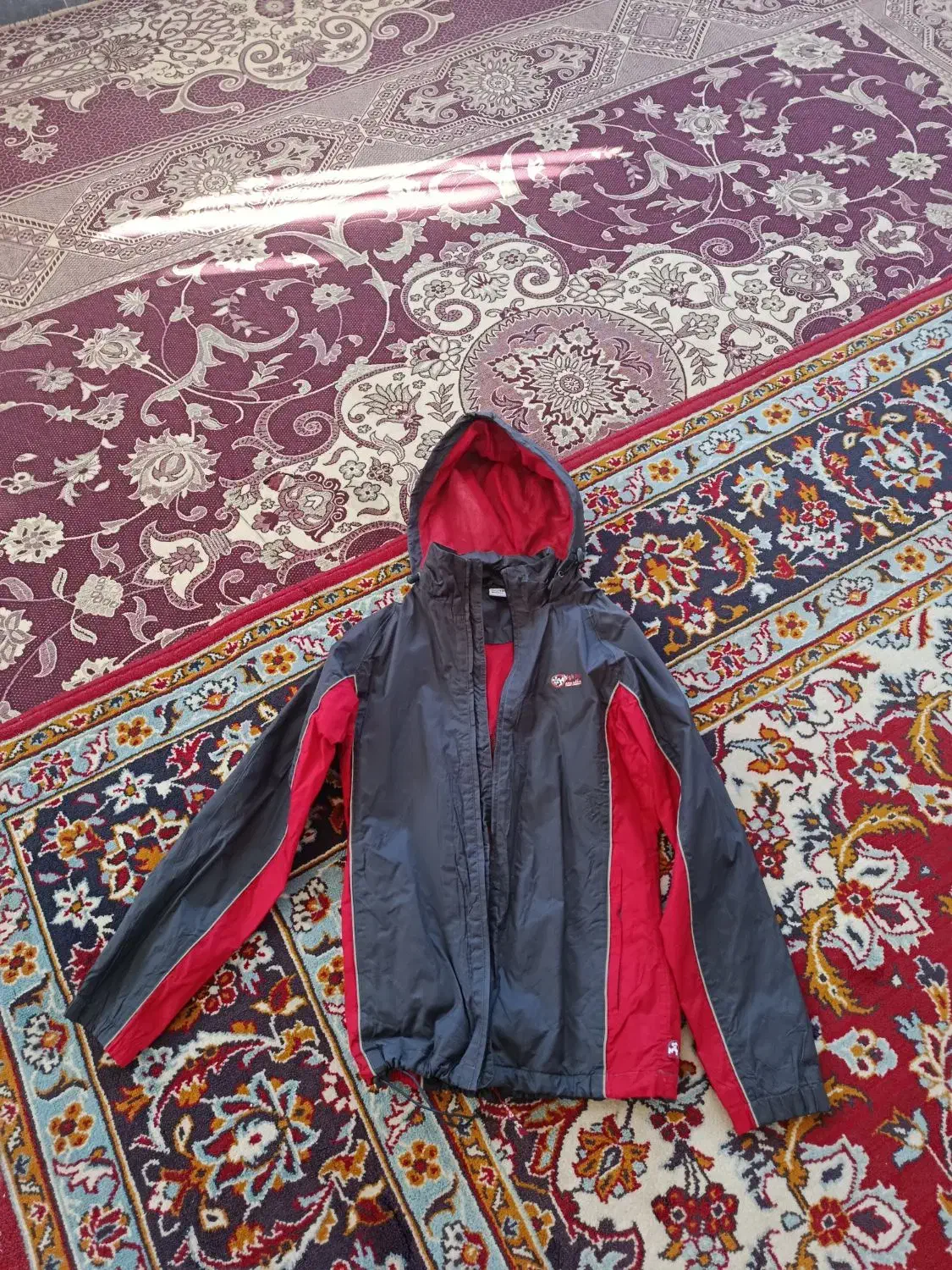 تابناک زخیم|لباس|قیدار, |دیوار