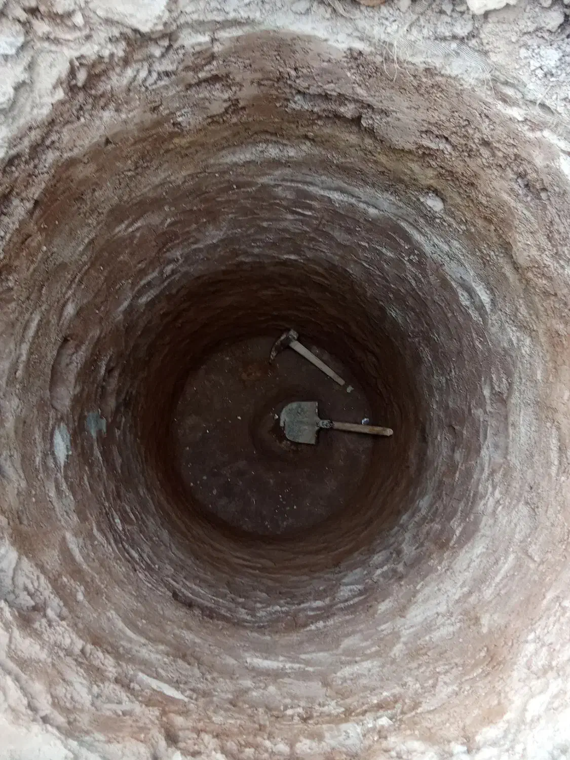 سیمانکاری کندن چاه  کاشی کاری و بنایی وغیره|خدمات پیشه و مهارت|ماکو, |دیوار