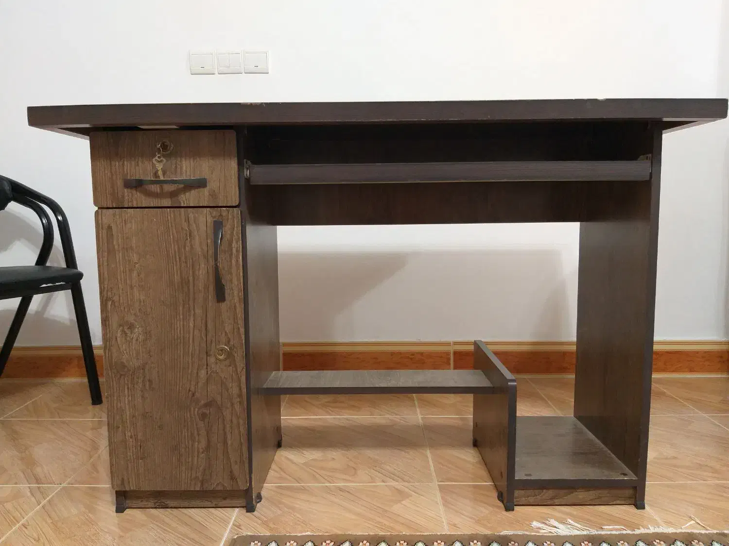 میز کامپیوتر|میز تحریر و کامپیوتر|صومعه‌سرا, |دیوار