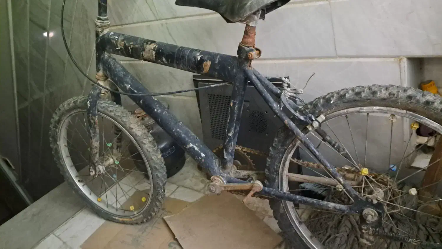 دوچرخه|دوچرخه، اسکیت، اسکوتر|قم, قلعه کامکار|دیوار