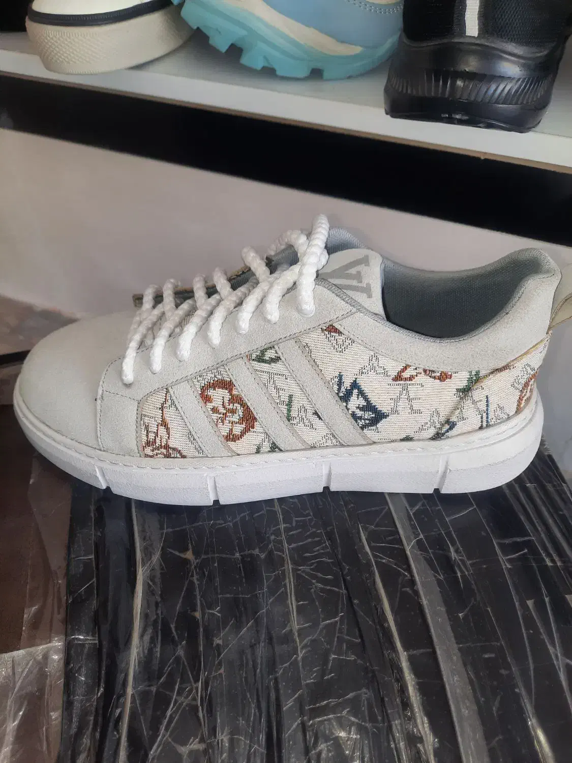 کفش پاندا|کیف، کفش، کمربند|شوشتر, |دیوار