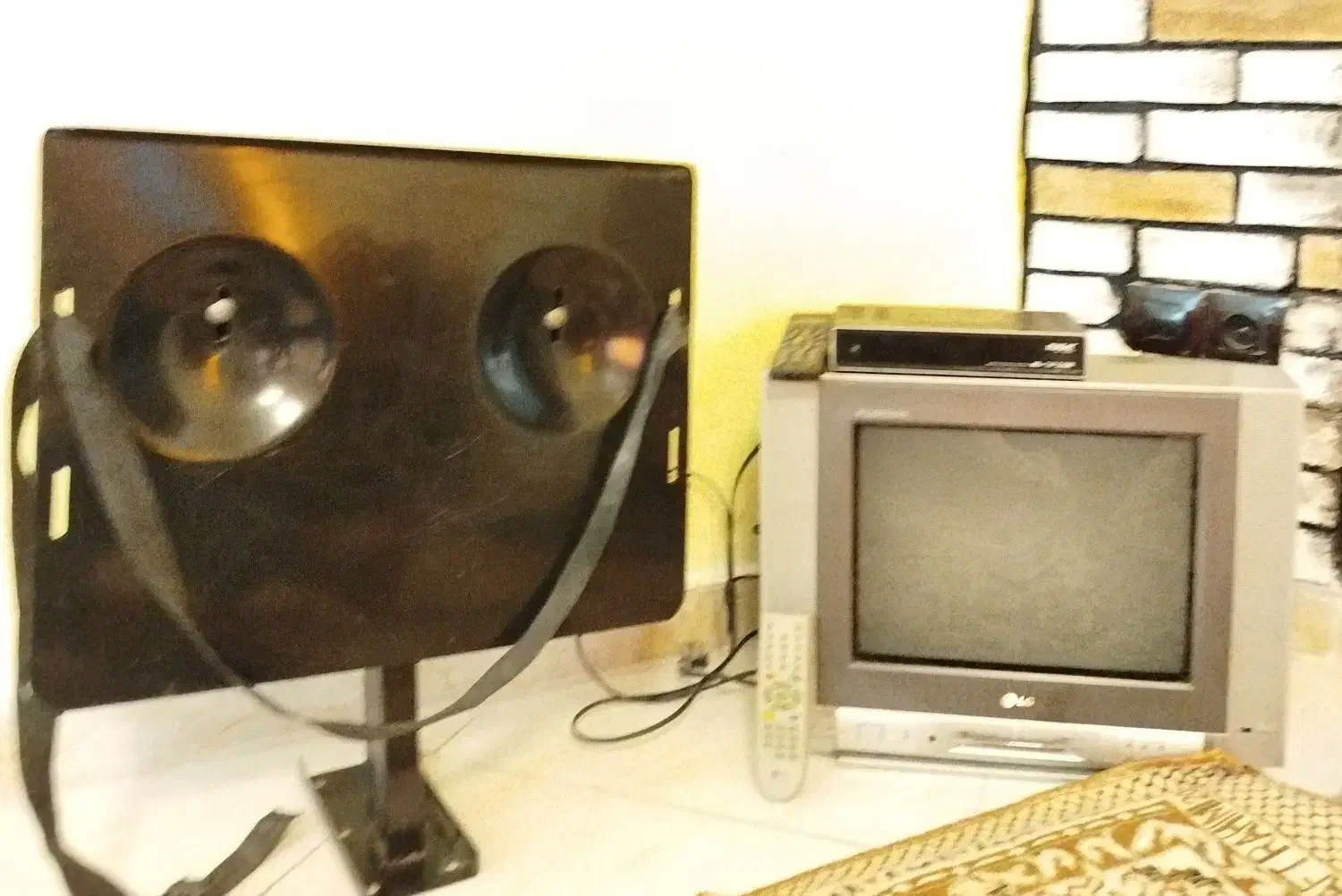 تلویزون دستگاه گیرنده میز تلویزون دیواری|تلویزیون و پروژکتور|مشهد, اقبال|دیوار