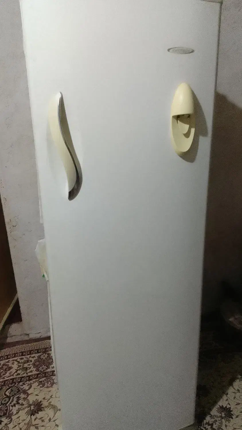 یخچال|یخچال و فریزر|خشت, |دیوار