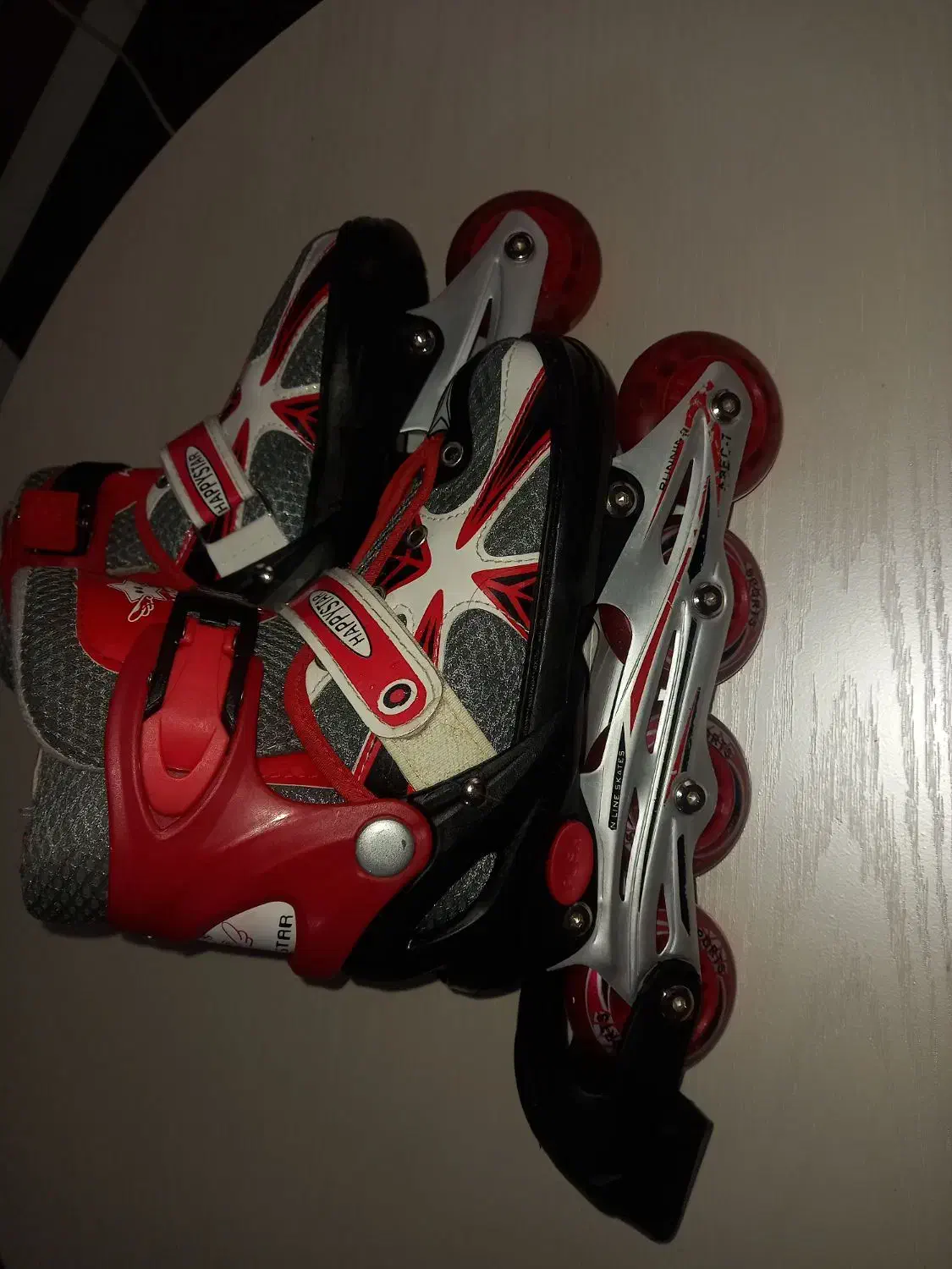 کفش اسکیت با سایز متغیر از سایز۳۲ تا ۳۶|دوچرخه، اسکیت، اسکوتر|خمینی‌شهر, |دیوار