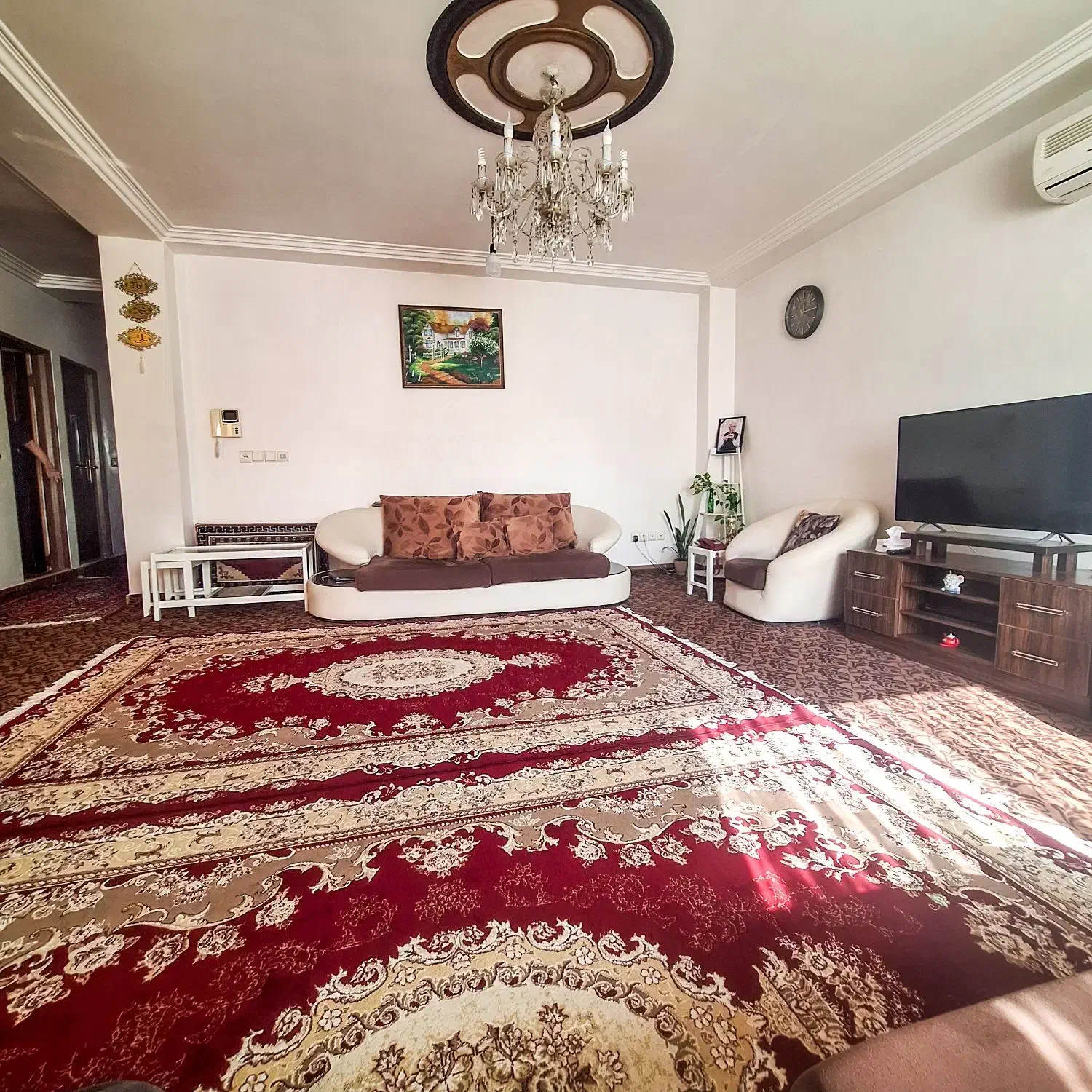 مبل ۷ نفره دست ساز چرم|مبلمان خانگی و میز عسلی|رشت, توشیبا|دیوار