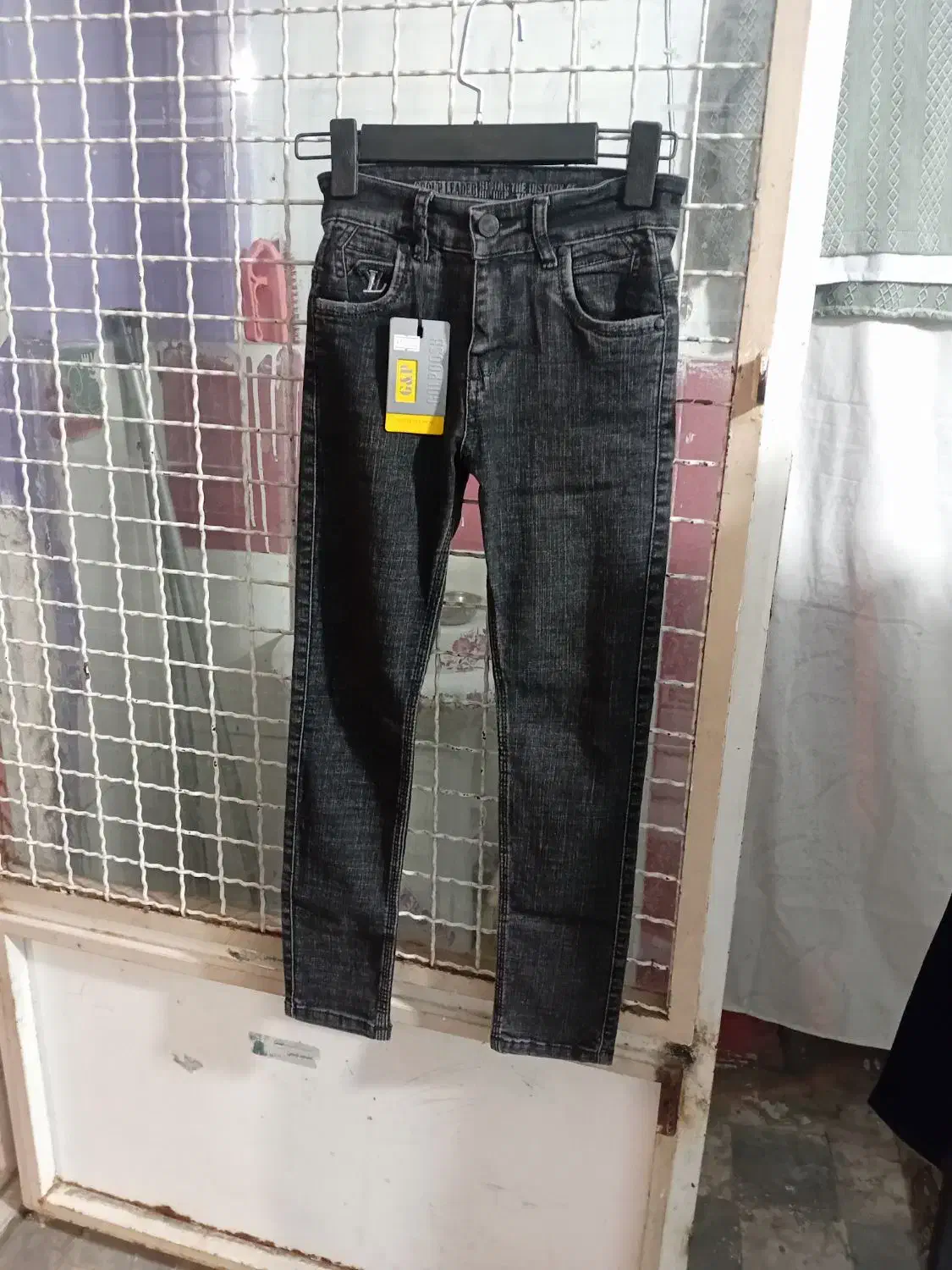 تمامی شلوارها ۲۰۰الی ۳۰۰ تومن|کفش و لباس بچه|قم, شهید صیاد شیرازی|دیوار