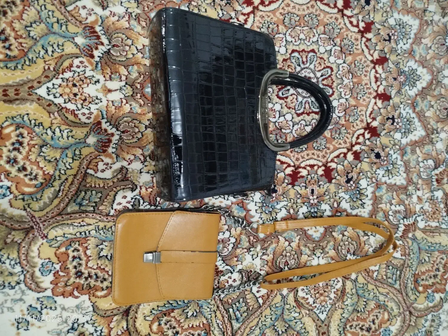 کیف|کیف، کفش، کمربند|قائن, |دیوار