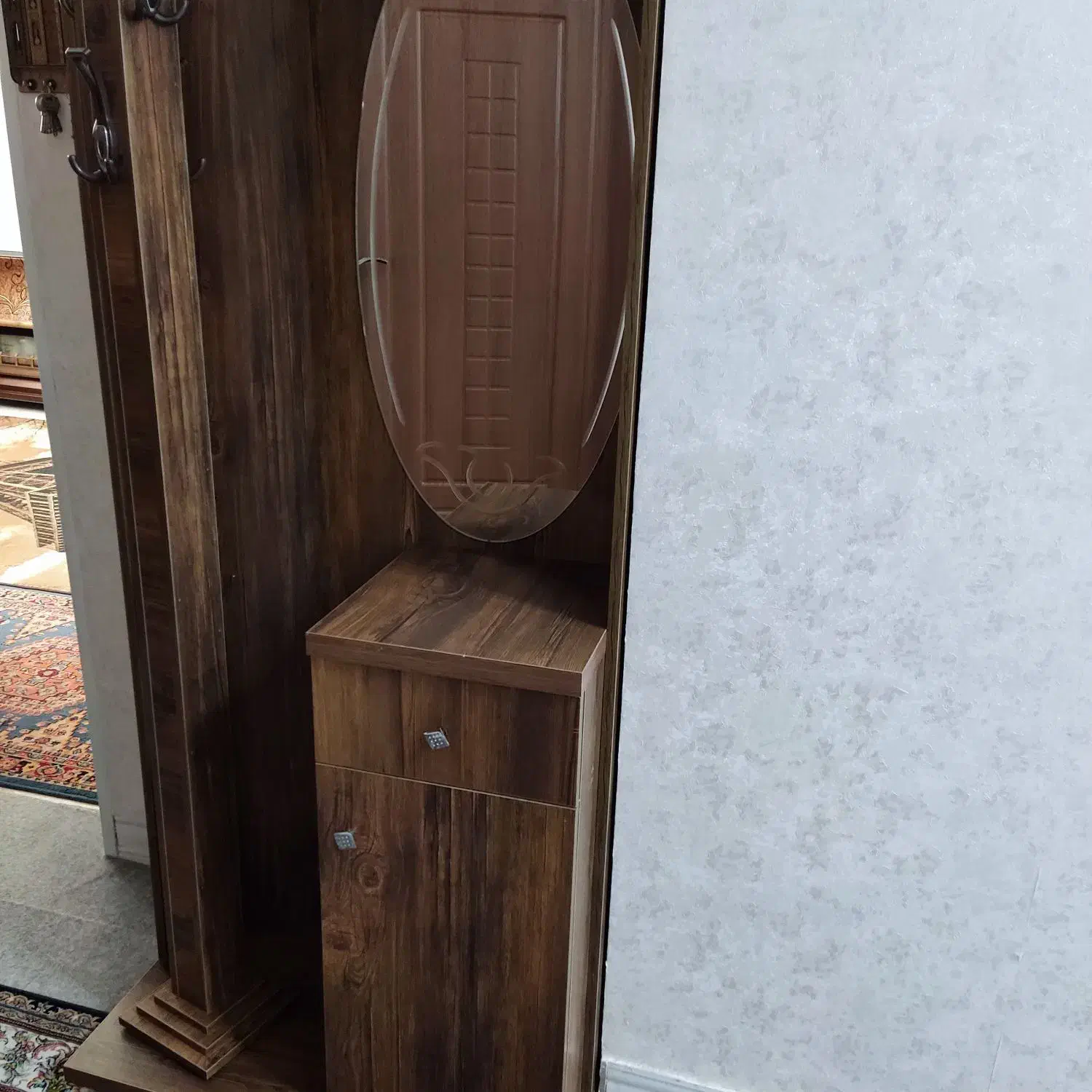 جاکفشی چوبی بسیار تمیز|جاکفشی، کمد، دراور|سیرجان, |دیوار