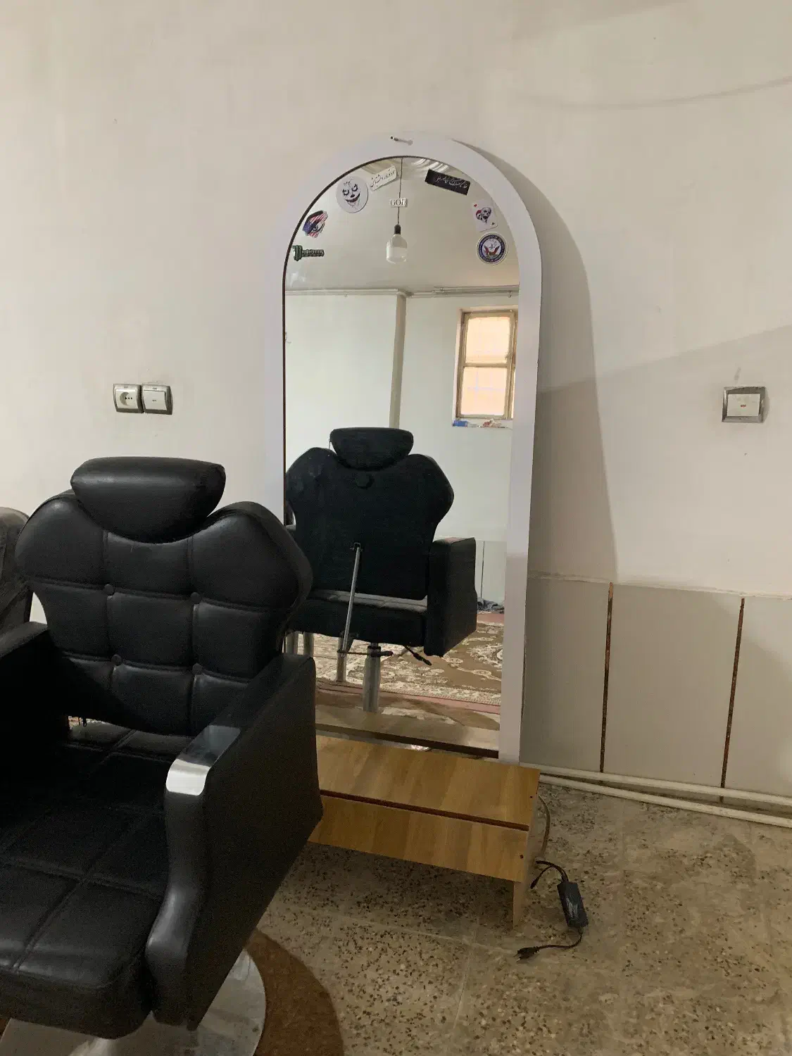 وسایل ارایشگاه|آرایشگاه و سالن‌های زیبایی|خرم‌آباد, |دیوار