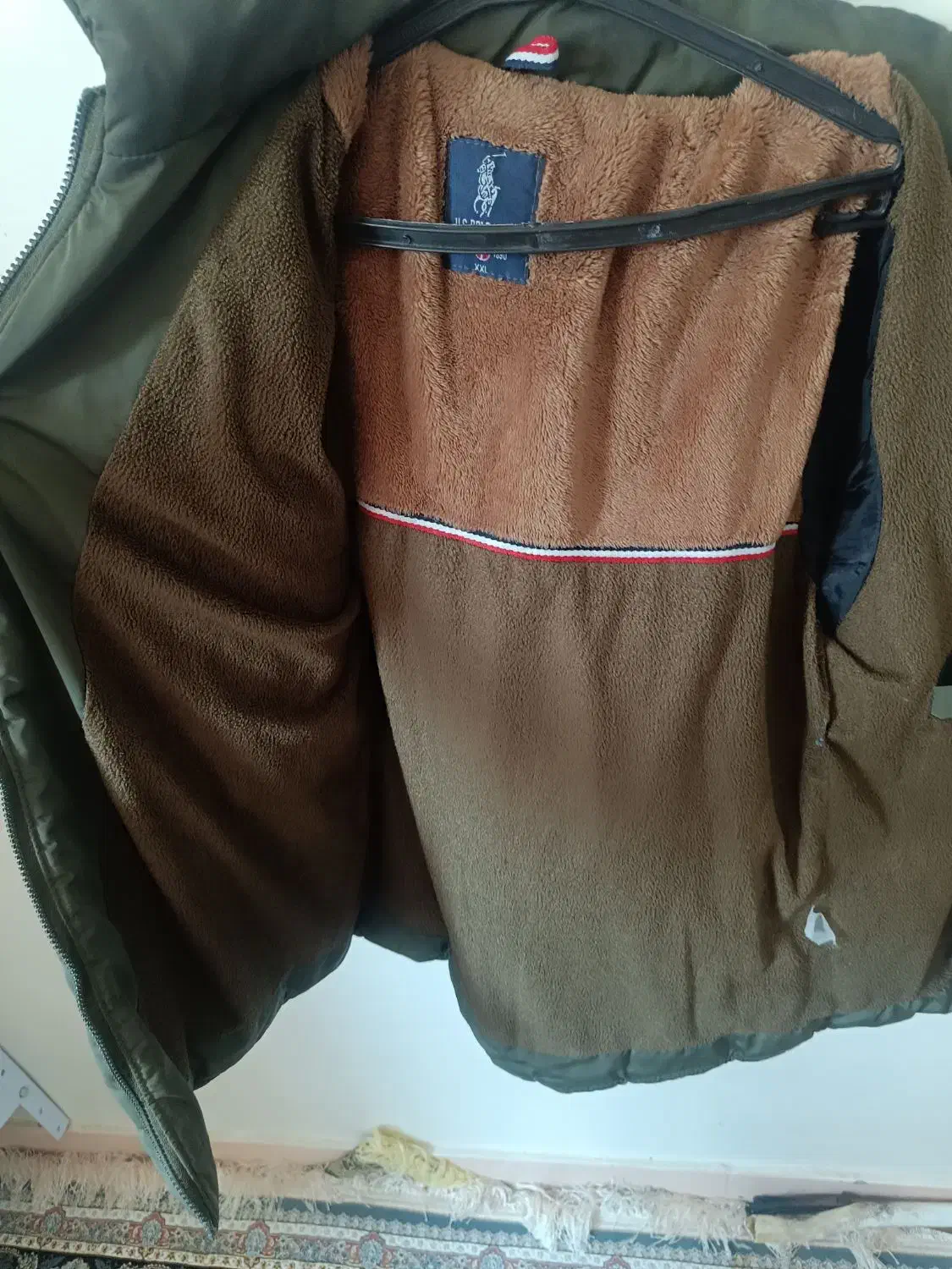 کاپشن|لباس|ایذه, |دیوار