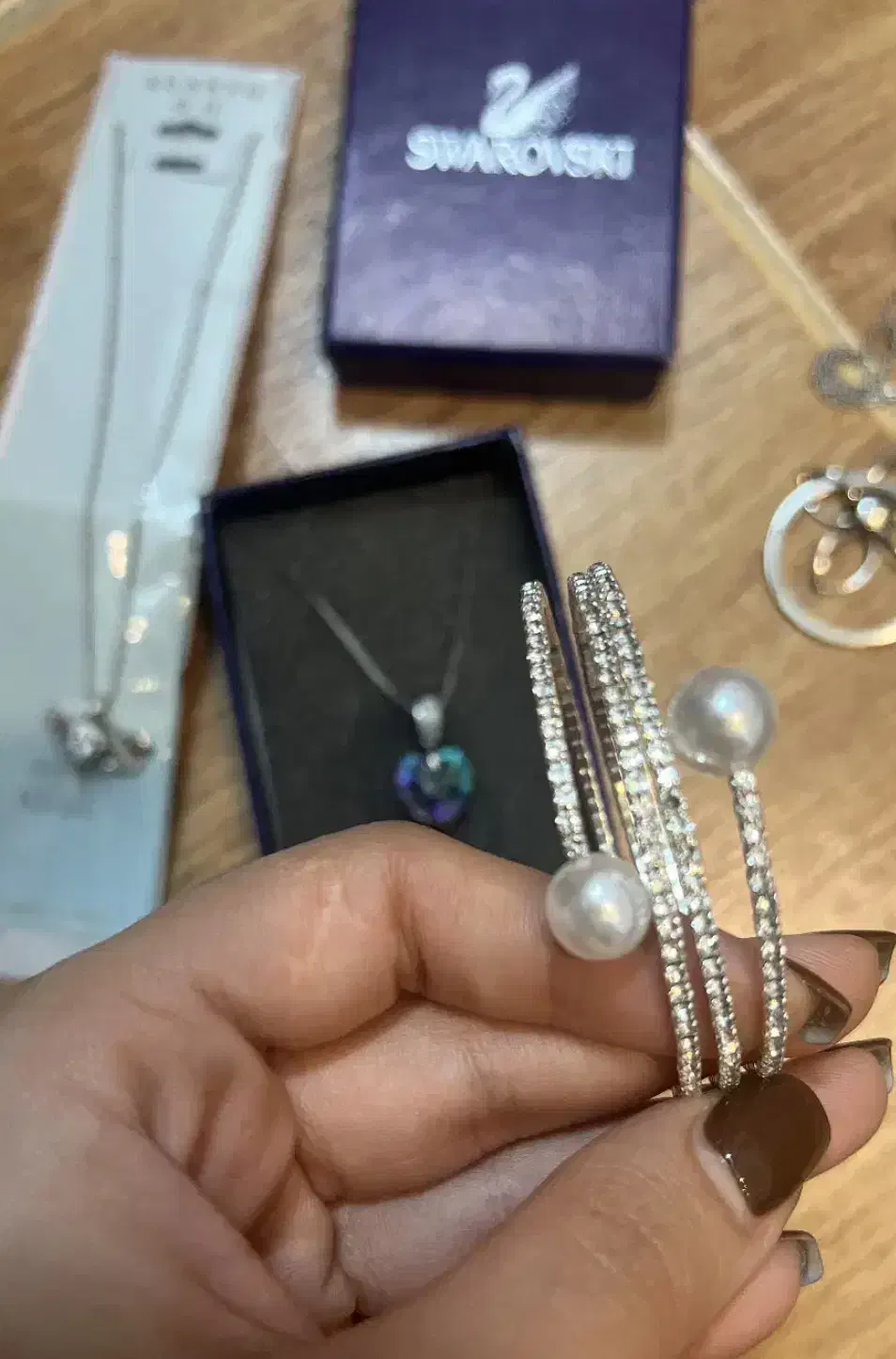 گردن بند دست بند نو|بدلیجات|گنبد کاووس, |دیوار