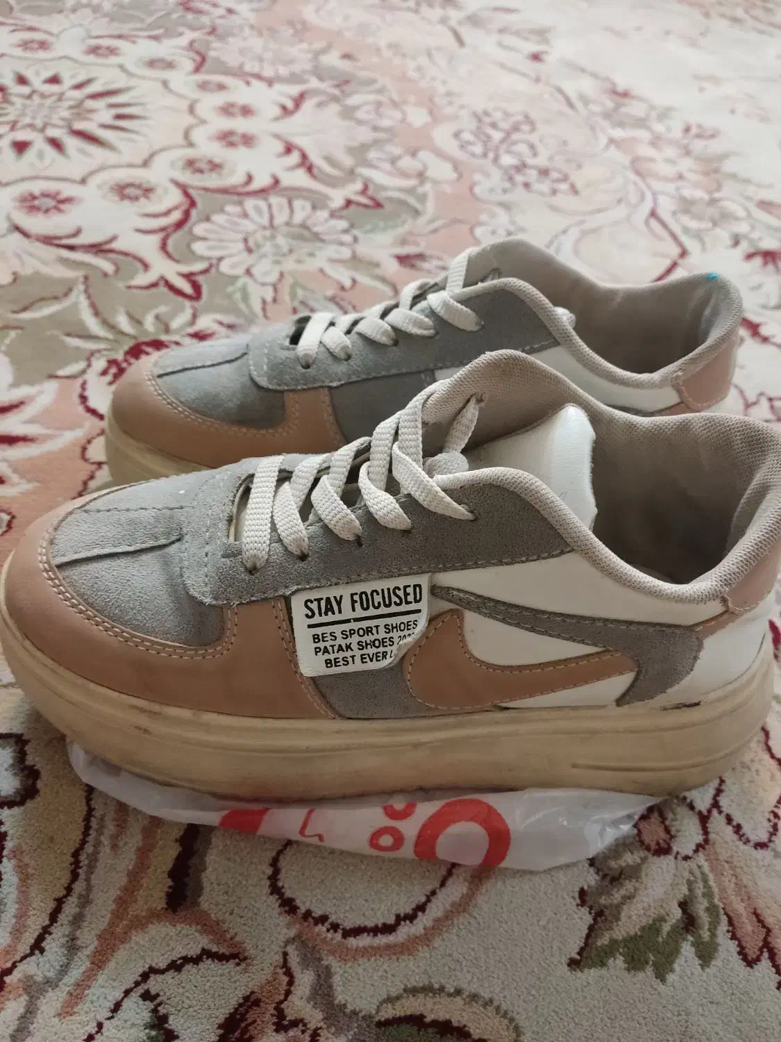 تعدادی کفش درحد نو|کیف، کفش، کمربند|کاشان, صنعت|دیوار