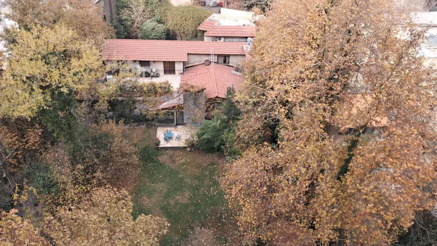 ۲۵۰متر مستغلات ۲۰۰متر حیاط دراختیار