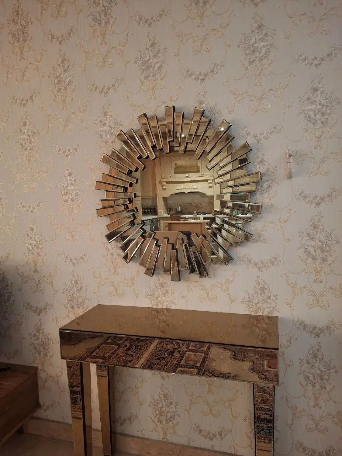 اینه و کنسول مدل خورشیدی|بوفه، ویترین، کنسول|اسلام‌شهر, شهرک واوان|دیوار