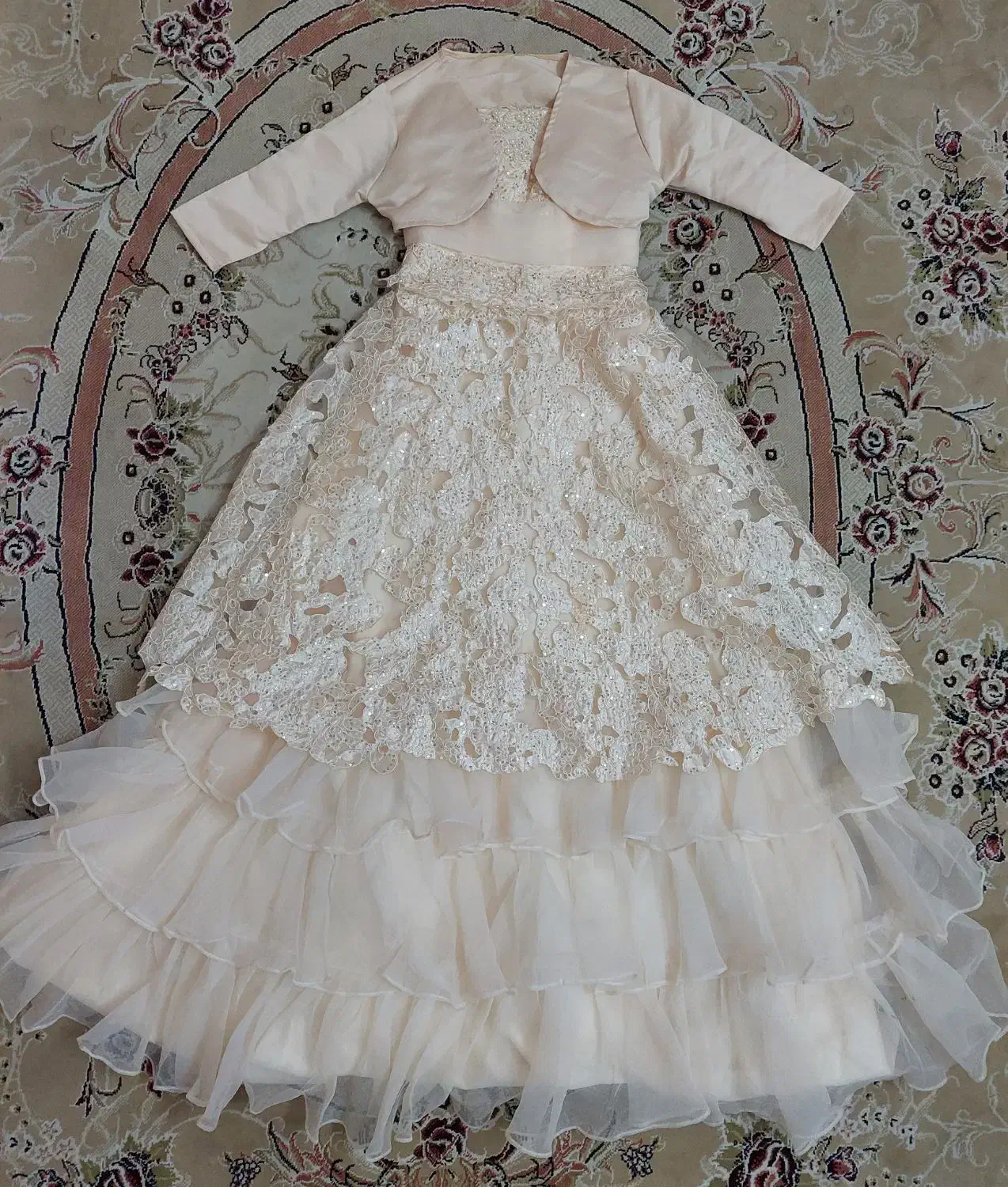 لباس مجلسی|لباس|مشکین‌دشت, |دیوار