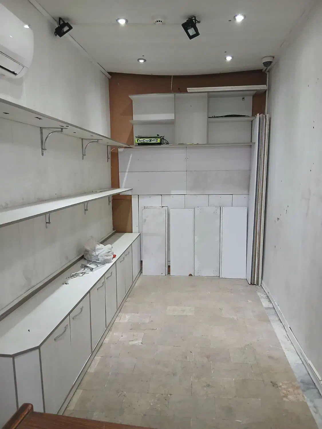 فروش مغازه یا معاوضه با اداری ومسکونی|فروش مغازه و غرفه|تهران, فردوس|دیوار