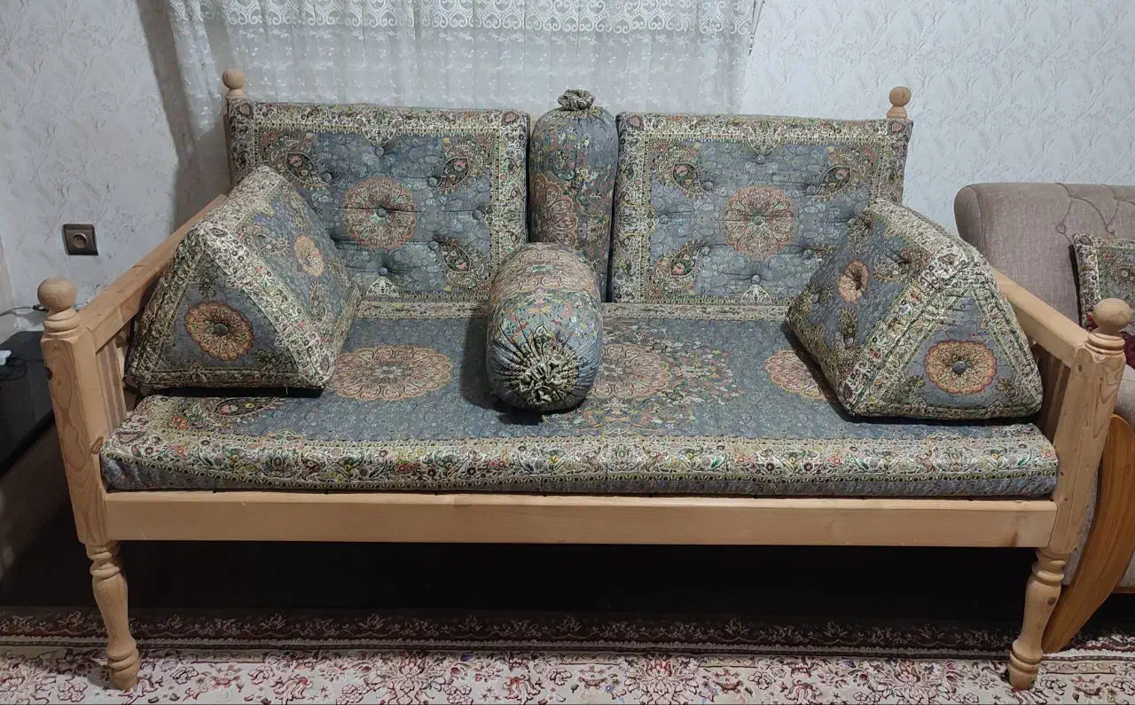 تخت شاهنشین|مبلمان خانگی و میز عسلی|فریدون‌کنار, |دیوار