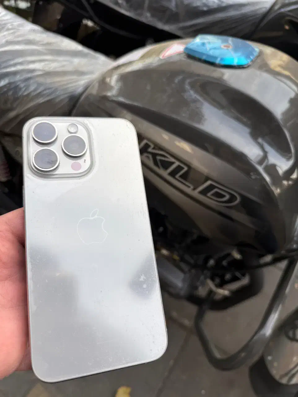 گوشی256آیفونpromaxپرومکس15proپروmaxباتری۹۰٪باموتور|موبایل|تهران, عباسآباد|دیوار