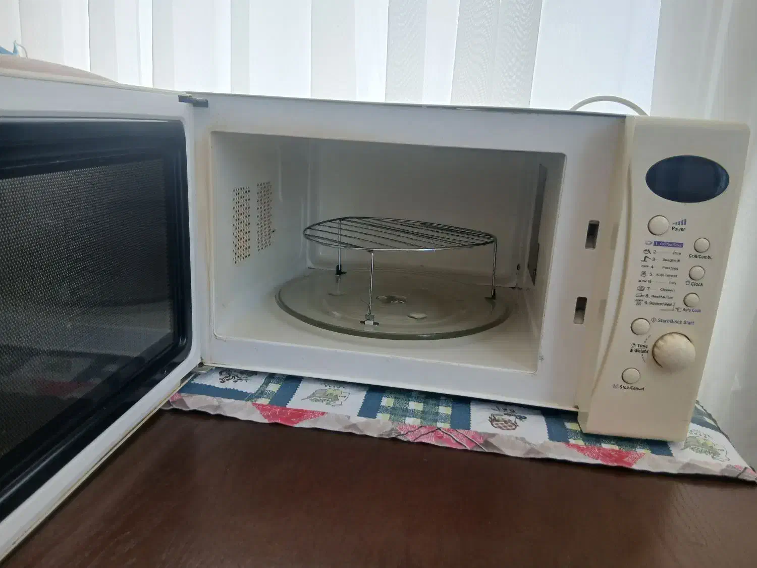 مایکروفر مارک سانی سالم به شرط ۵ میلیون|اجاق گاز و لوازم برقی پخت‌وپز|ایلام, |دیوار