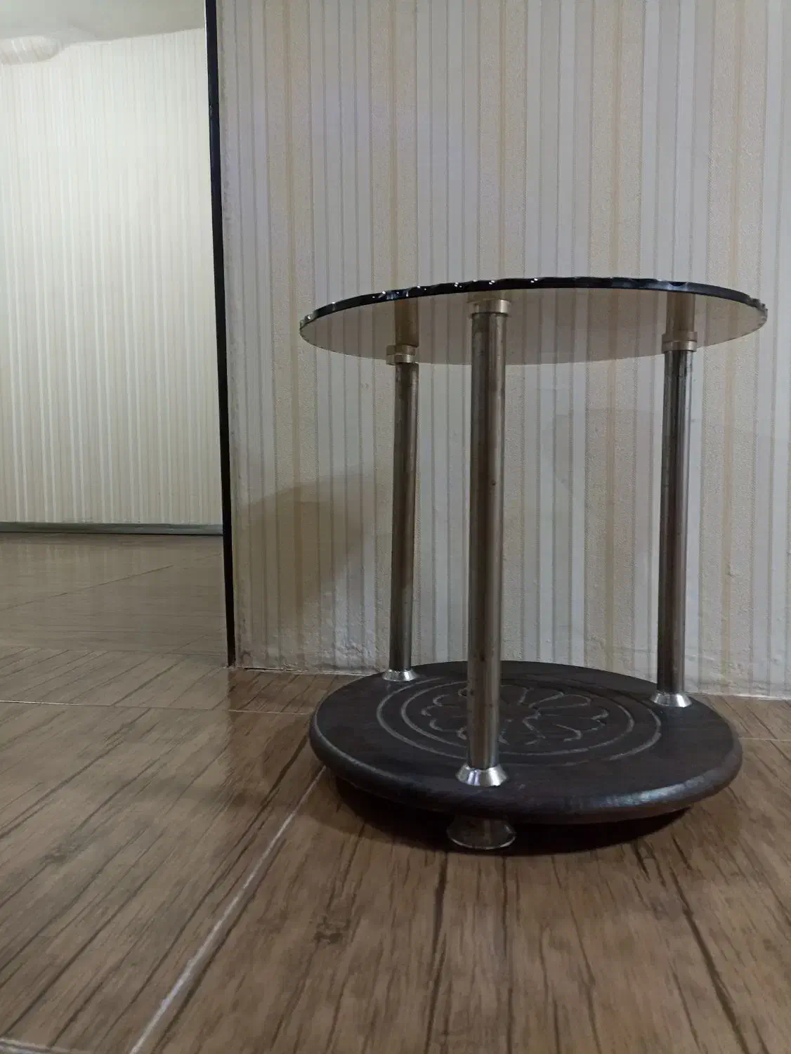 میز جلو مبلی قهوه ای تیره|مبلمان خانگی و میز عسلی|رشت, رودباری|دیوار