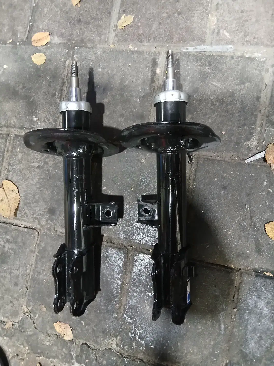 کمک جلو توسان در حد نو|قطعات یدکی و لوازم جانبی|ری, ولی آباد|دیوار