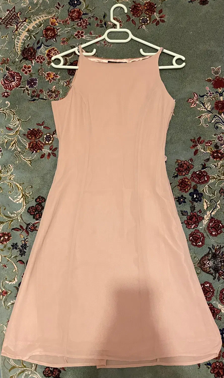 پیراهن حریر|لباس|کرج, کرج نو|دیوار