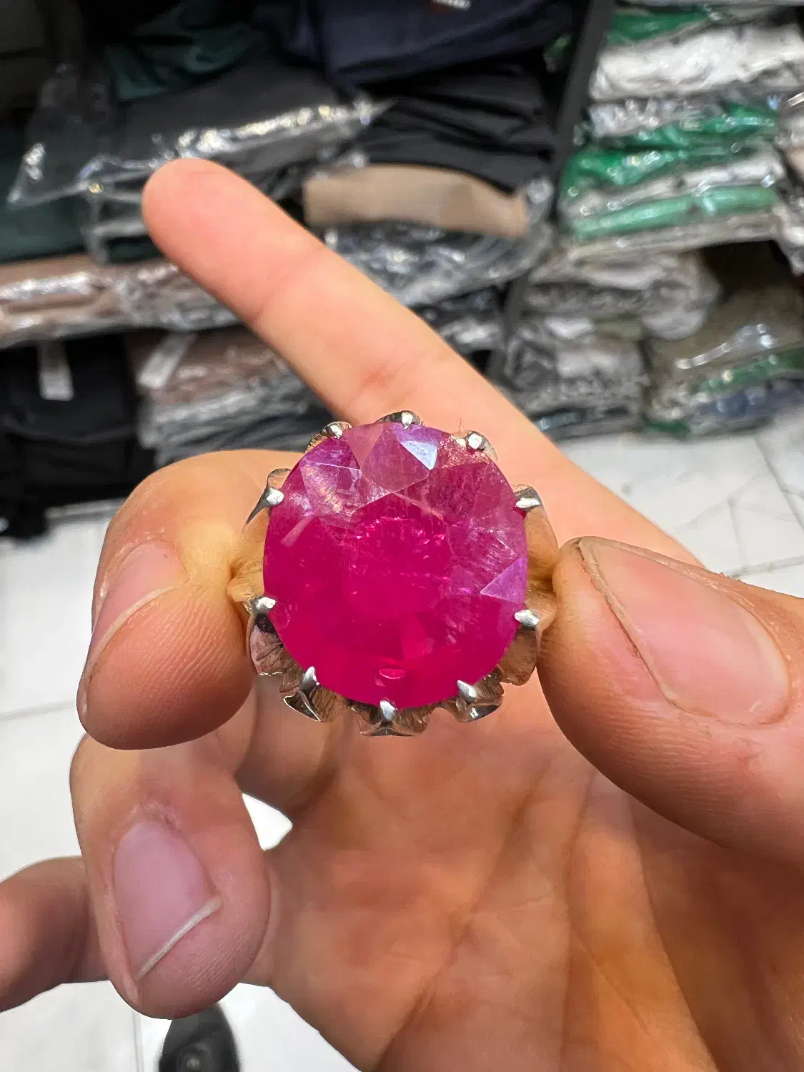 یاقوت سرخ|جواهرات|قم, ارم|دیوار