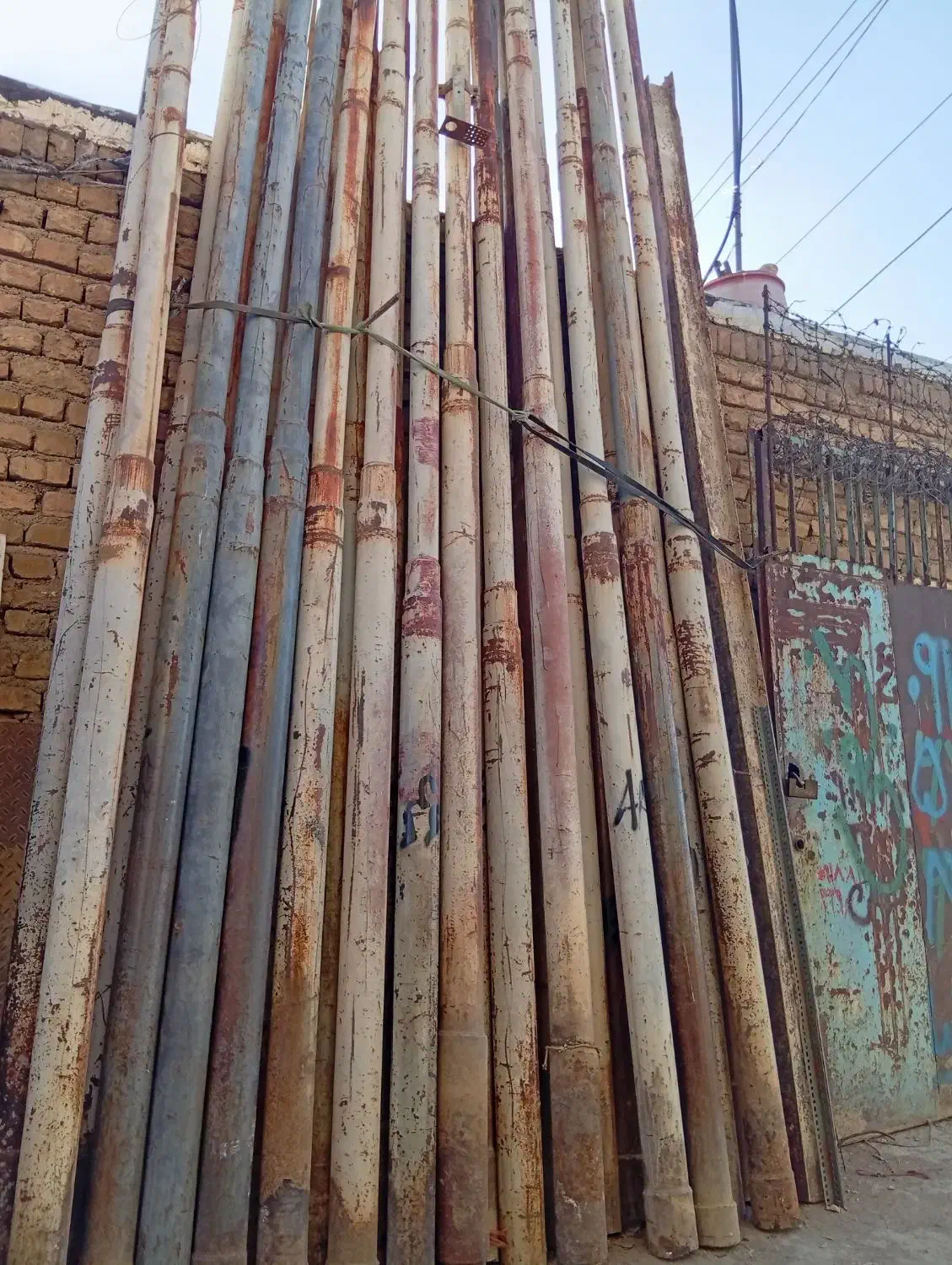 لوله آهنی جهت استفاده برای ستون و پایه چراغ|عمدهفروشی|همدان, |دیوار