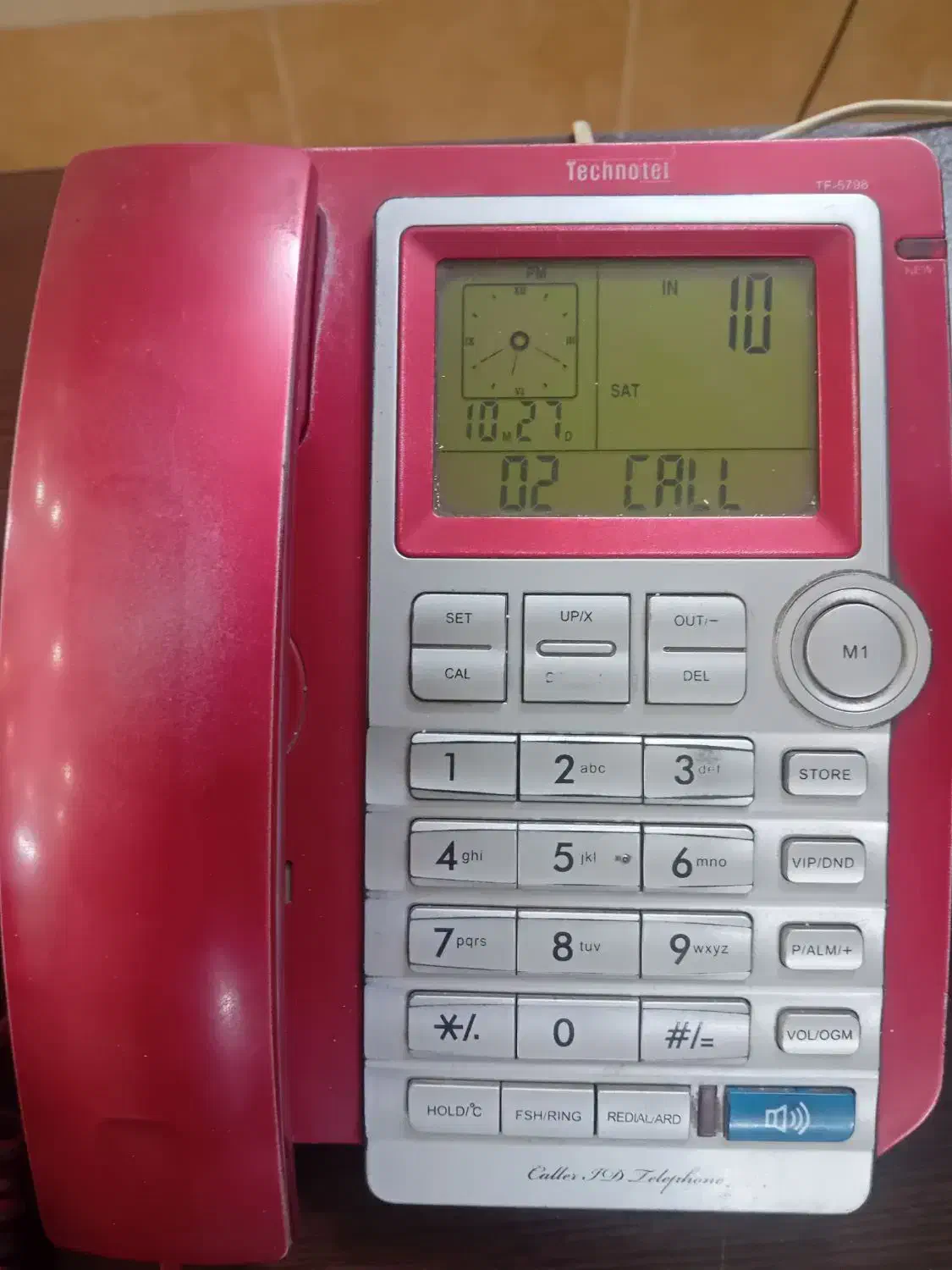 یک خط تلفن ثابت اندیشه فاز۱یک|تلفن رومیزی|اندیشه, اندیشه فاز ۱|دیوار