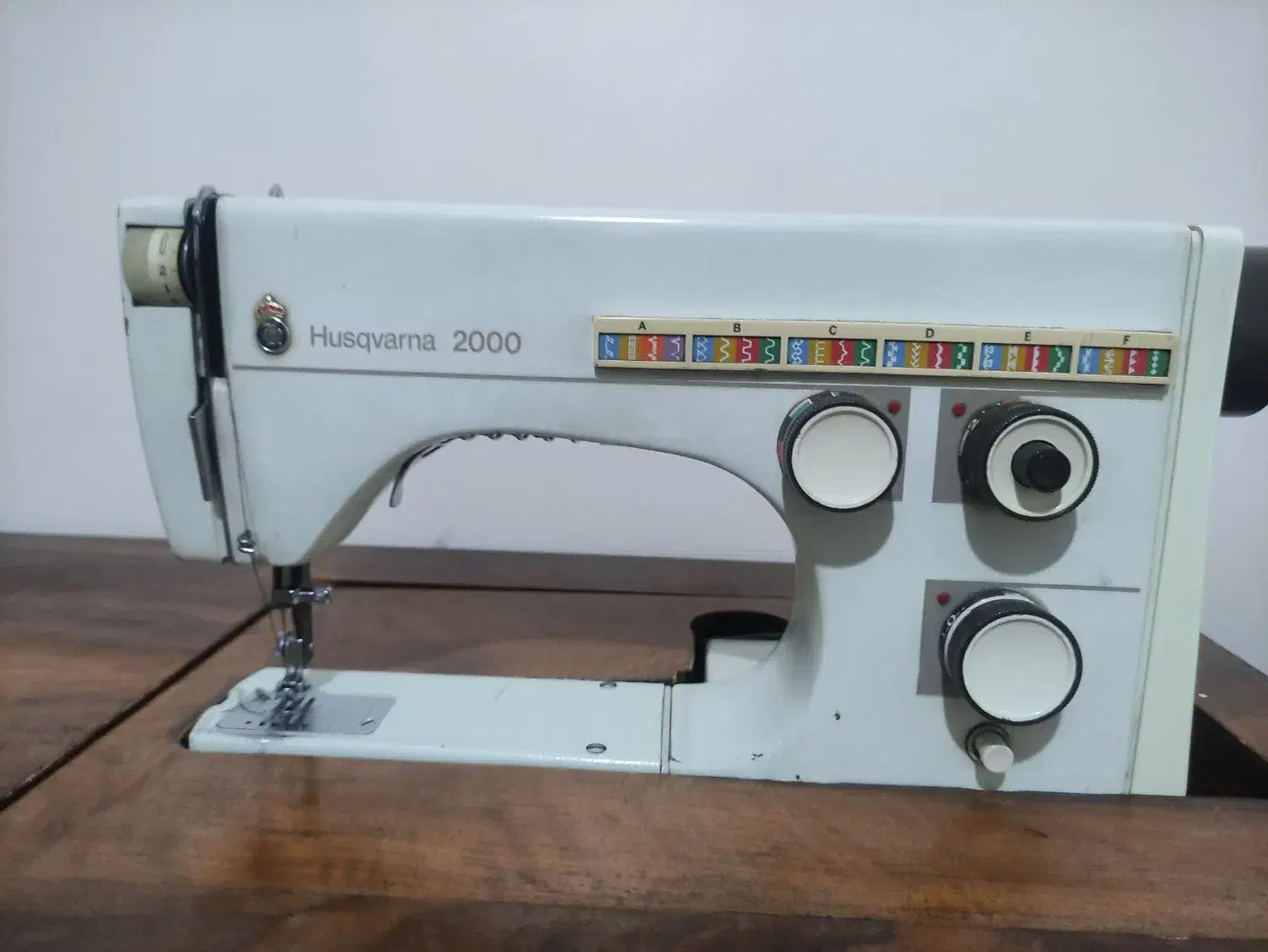 چرخ  خیاطی وگلدوزی هسکوارنا اصل سوئد|چرخ خیاطی و ریسندگی|دماوند, دماوند|دیوار