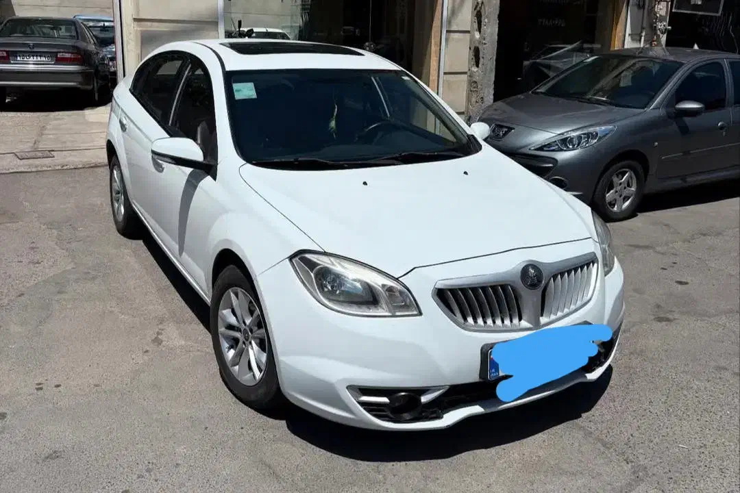 برلیانس۳۳۰ مدل ۹۷ سفید اقساطی/شرایطی فقط|خودرو سواری و وانت|تهران, تهرانپارس غربی|دیوار
