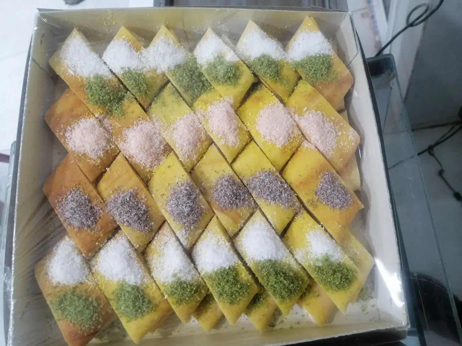 نیروی کار در یوخه پزی|استخدام خدمات فروشگاه و رستوران|شیراز, احمدآباد|دیوار