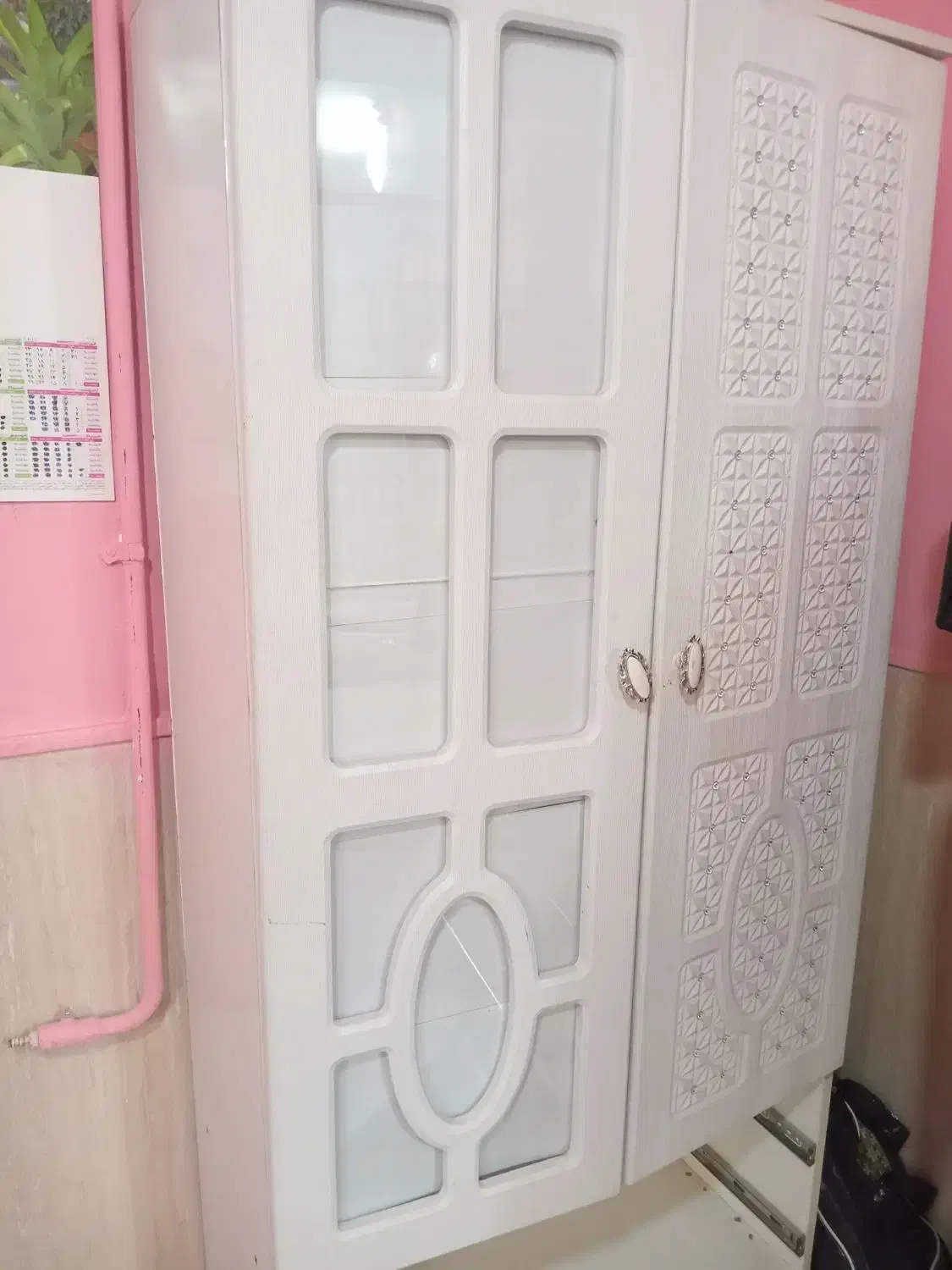 میز اداری بزرگ و یک کمد بچه|دفتر کار|نیشابور, عدالت|دیوار