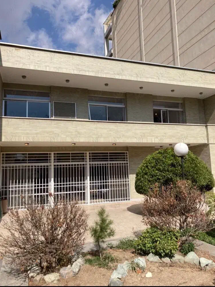 ۱۱۰۰ متر زمین ۷۰۰ متر بنا با حیاط بزرگ مشجر|اجارهٔ خانه و ویلا|تهران, زعفرانیه|دیوار