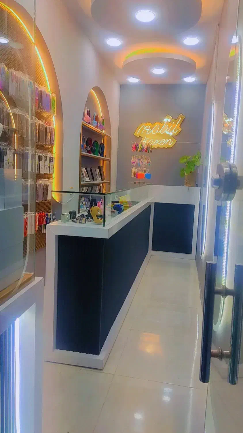 واگذاری ویترین و دستگاه تعمیراتی موبایل|فروشگاه و مغازه|آشخانه, |دیوار