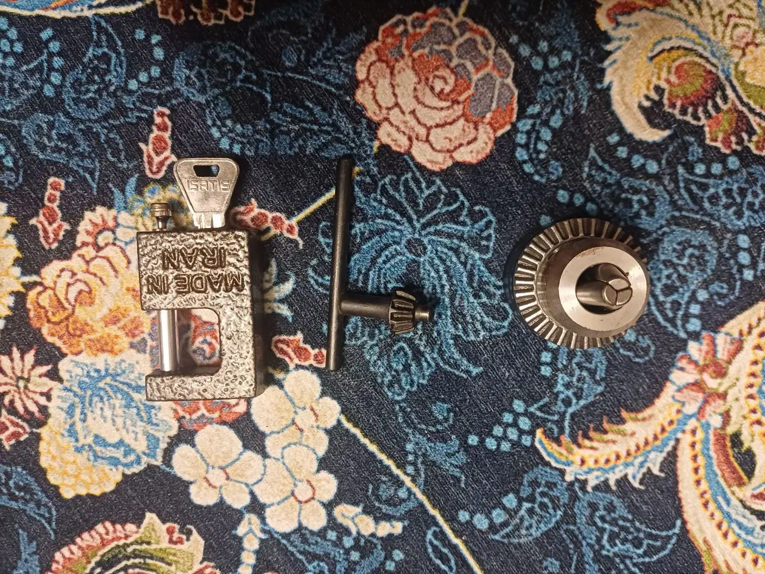 قفل و شیشه بر و...|ابزارآلات|کارون, |دیوار