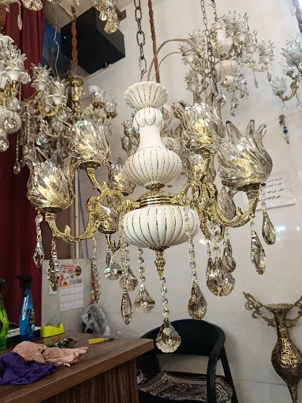 لوستر هشت شاخه مدل خطی چهار+چهار طلاکوب|لوستر و چراغ آویز|تهران, کیانشهر|دیوار