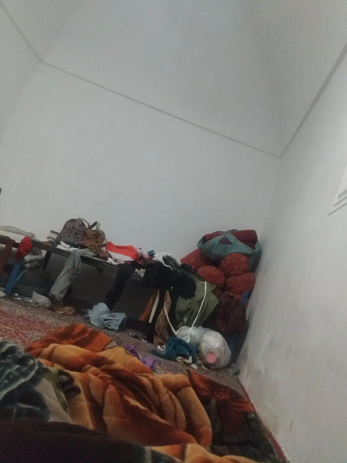 تخت بزرگ دست ساز|تخت و سرویس خواب|کرمان, |دیوار