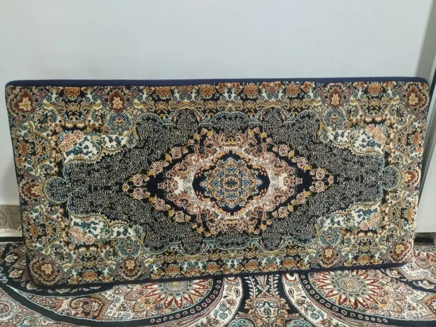 پشتی سرمه ای|پشتی|بوکان, |دیوار