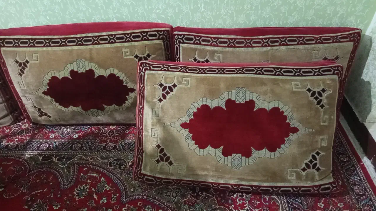 متکا|پشتی|اهواز, معین زاده|دیوار