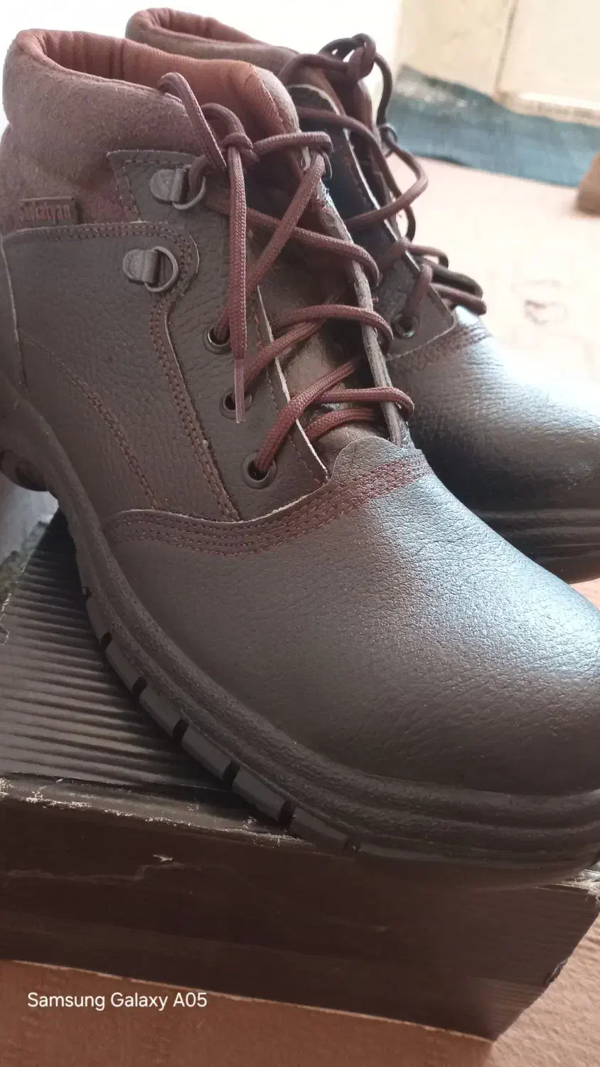 کفش کار|کیف، کفش، کمربند|بندر کنگان, |دیوار