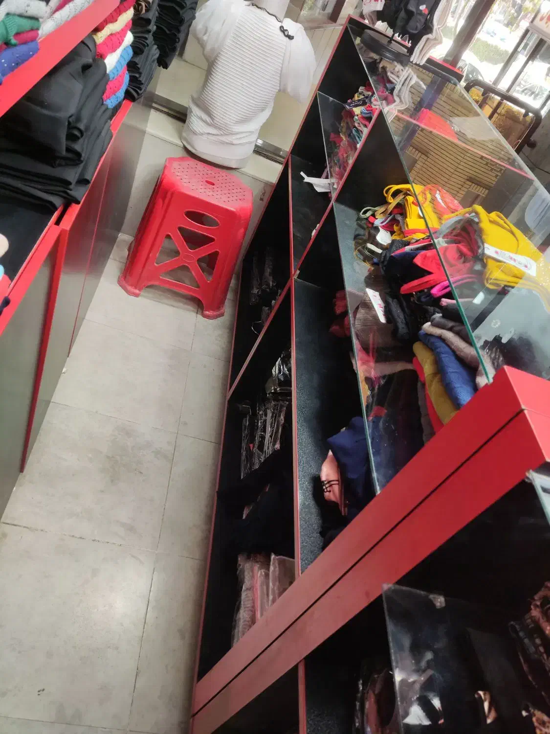 ویترین MDF کاملا نو|فروشگاه و مغازه|خمینیشهر, |دیوار