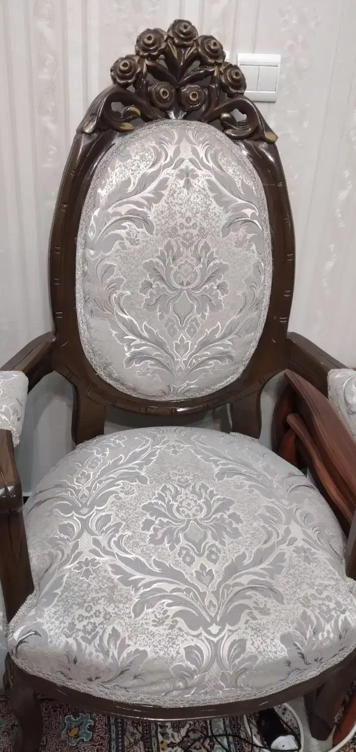 مبل سلطنتی ۹نفره با میز تلفن|مبلمان خانگی و میز عسلی|تهران, فرحزاد|دیوار