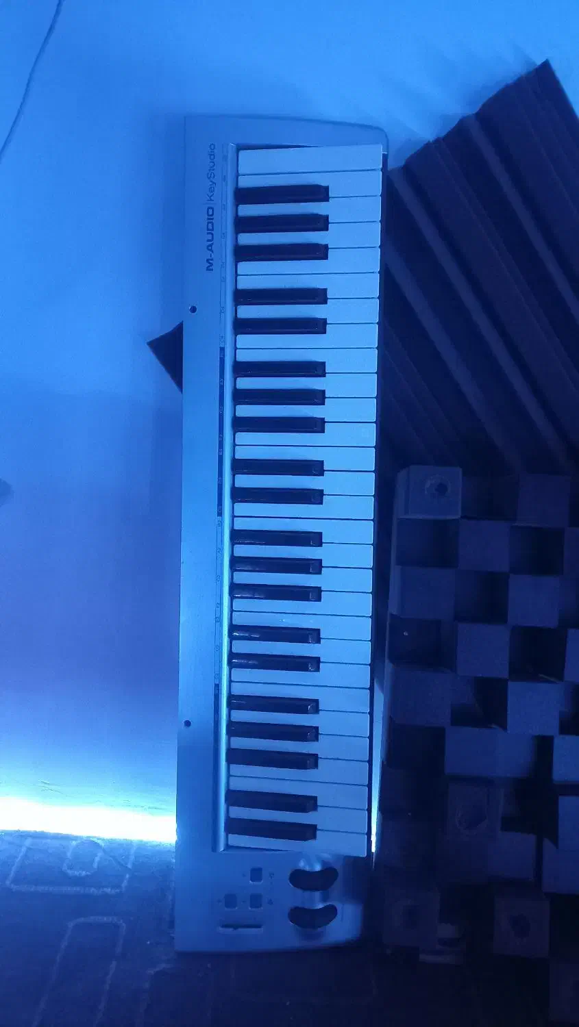 میدی کنترل ام آدیو اصل|پیانو، کیبورد، آکاردئون|قم, نیروگاه|دیوار